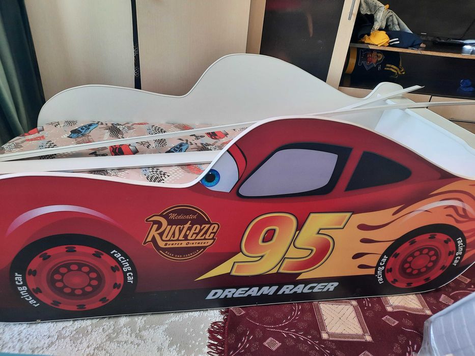 Детская кровать машинка