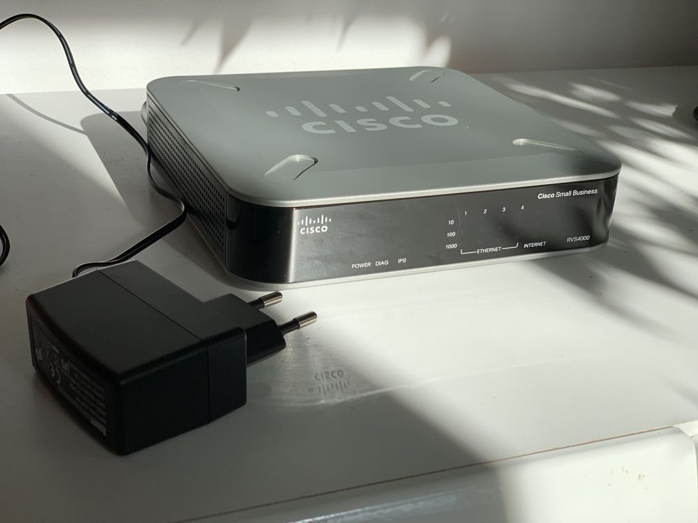 Vând router Cisco RV4000 Small business gygabit cu VPN