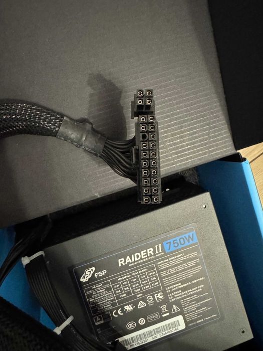 Sursa Raider II 750W 80+Silver Protectii