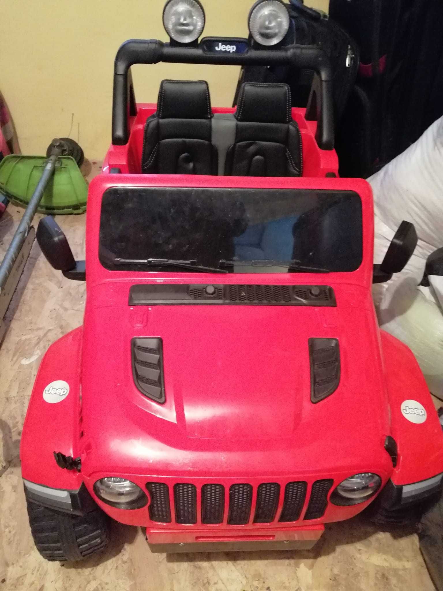 Vând mașinuța de copiii jeep
