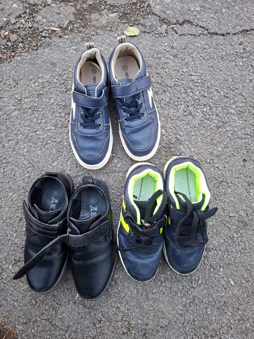 Vand încălțăminte  toamna iarna. băiat