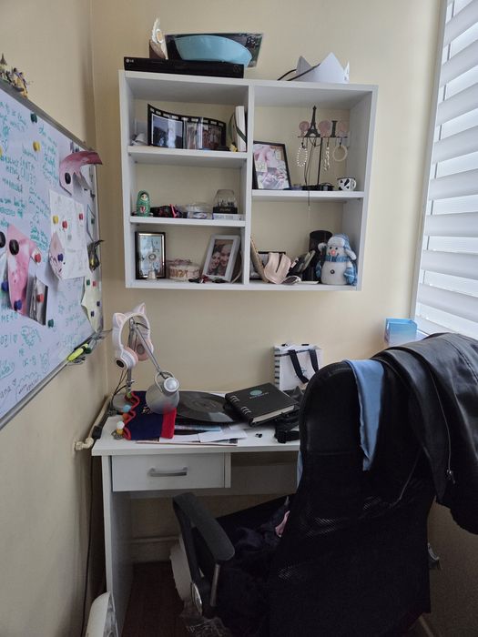 Vând mobila utilizata in stare perfecta.