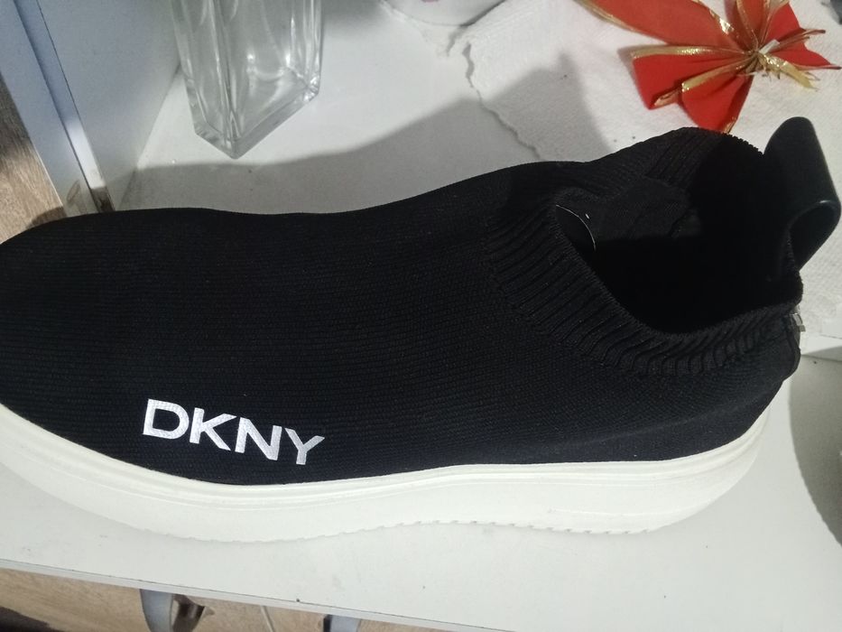 Adidași femeie DKNY mărimea 38,5