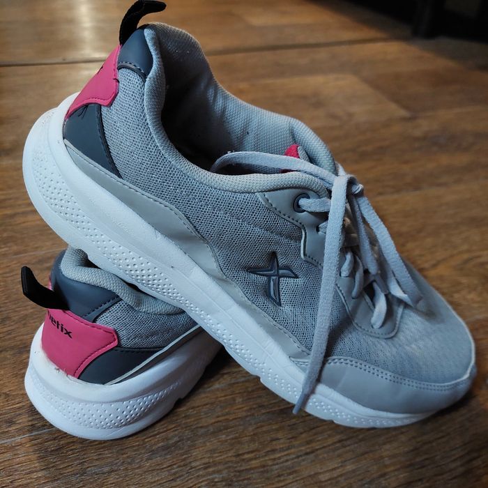 Продам кроссовки 40р