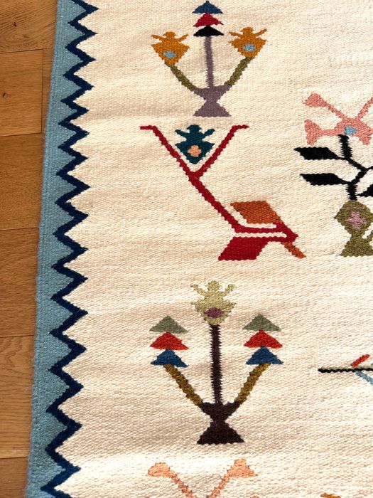 Covor tradițional țesut manual