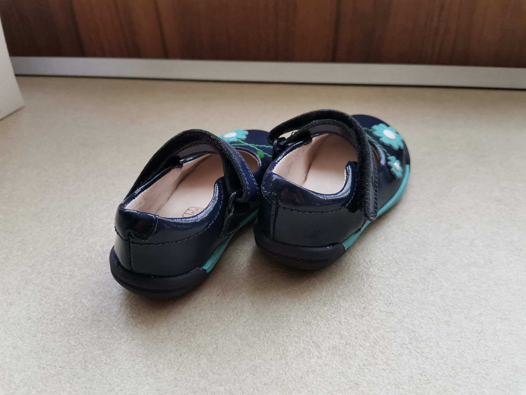 Clarks N18.5 чисто нови детски обувки