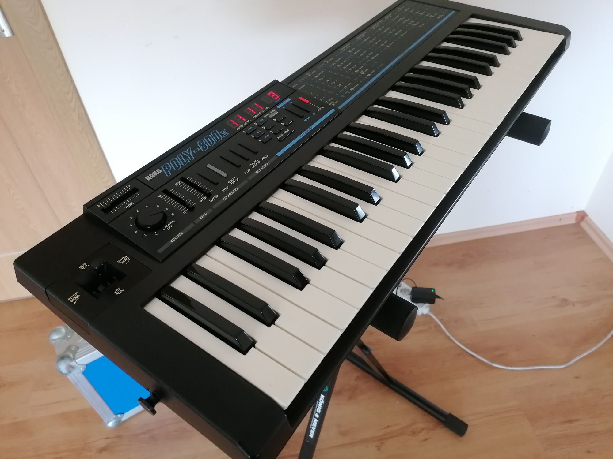 KORG  POLY 800-II sintetizator analogic orga pian