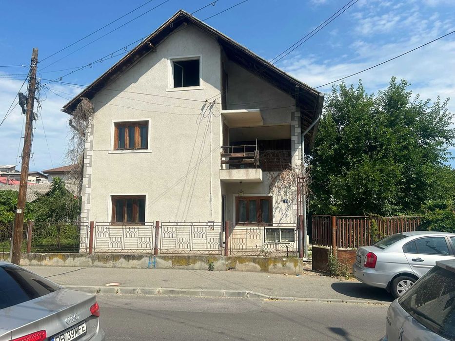 Casa 5 camere, curte, gradina, pod mansardabil