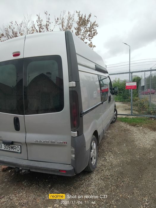Vând Opel vivaro model maxi