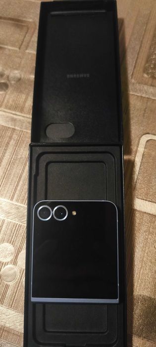 KATO НОВ! Samsung Galaxy Z Flip 6 5G 256GB 12RAM Mint . Гаранция !