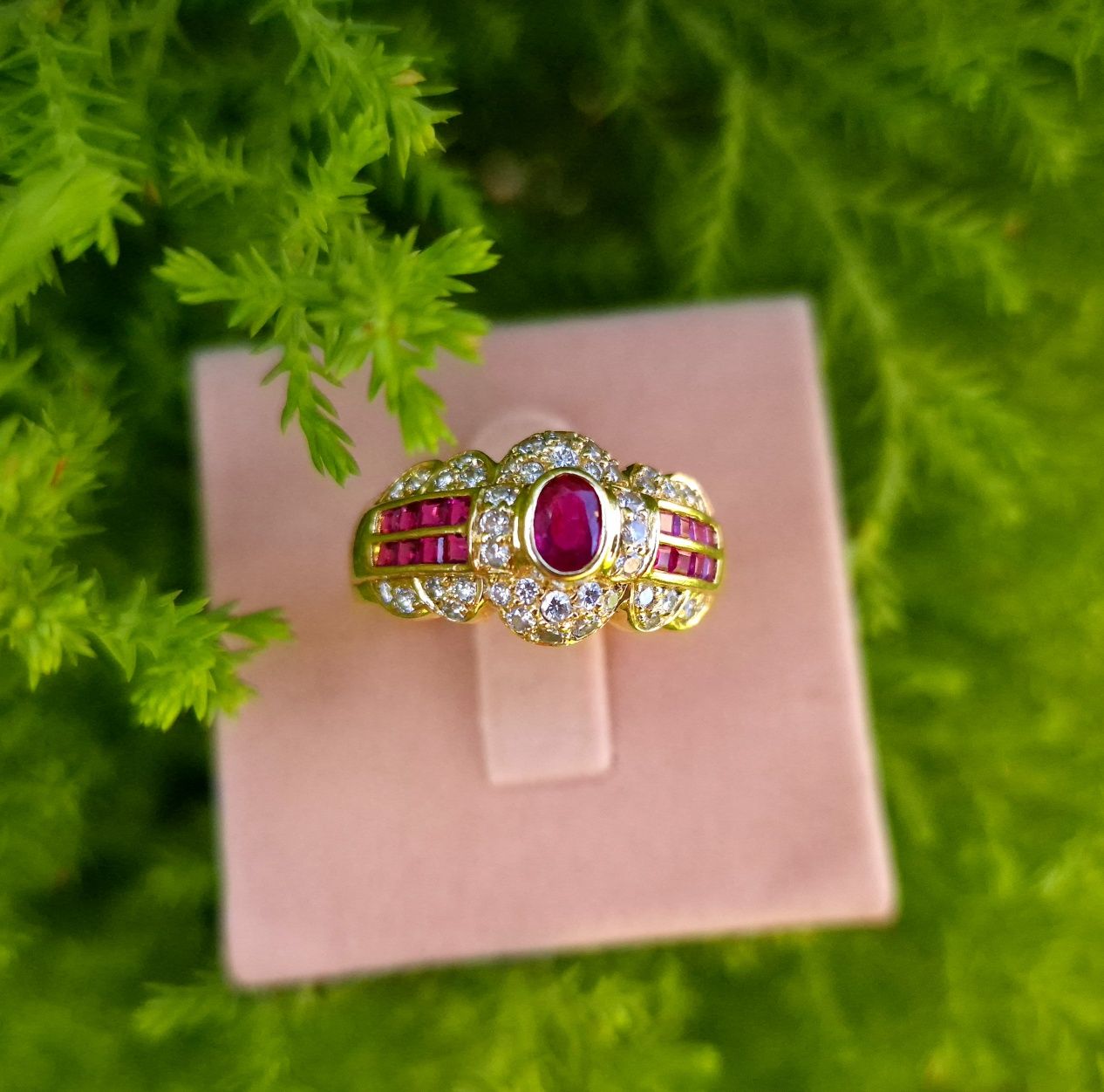 Inel din aur de 18K cu rubine si diamante naturale