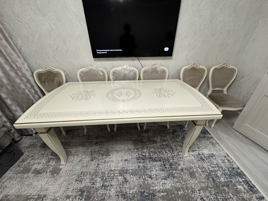 Стол со стулями