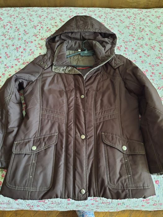Тъмнокафяво яке с качулка  42 номер