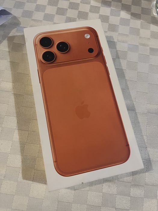 Iphone 17 pro max cosmic orange sigilat