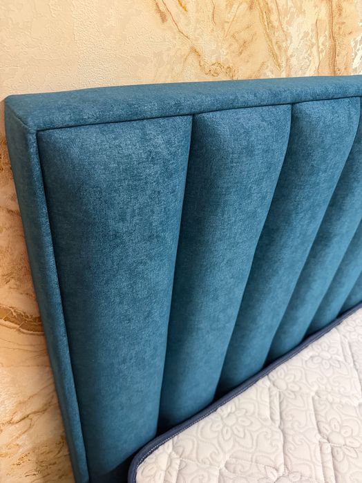 Кровать двуспальная + матрас