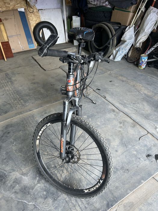 Велосипед б/у в рабочем состоянии, дополнительно рама с дисками в пода