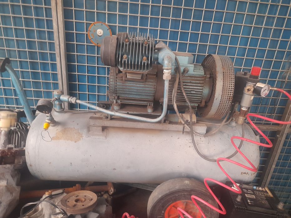 Compresor electric in 2 pistoane