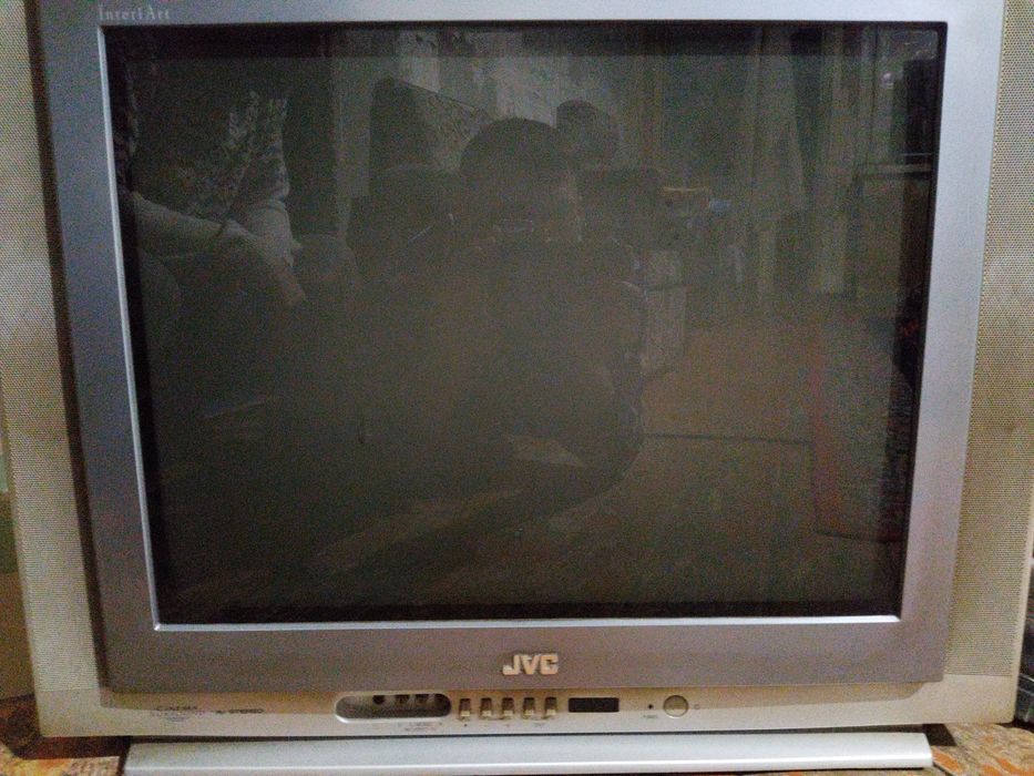 Телевизор JVC  б/у.