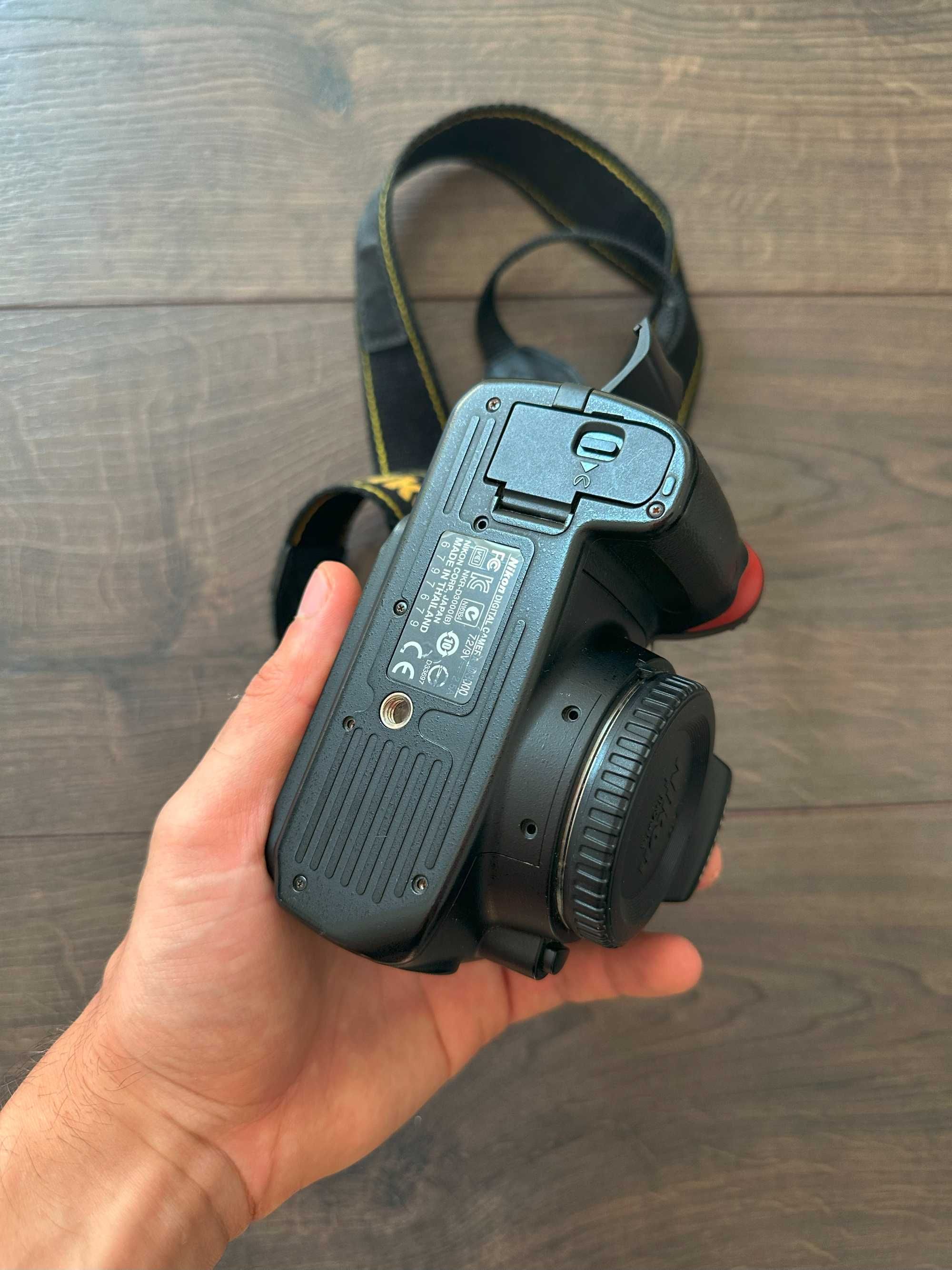 Nikon D3000 за части + аксесоари