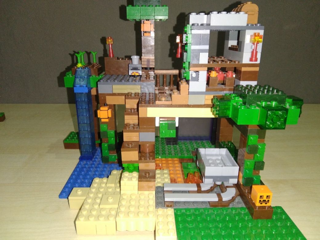 LEGO набор "пещера" и "дом на дереве в "джунглях"