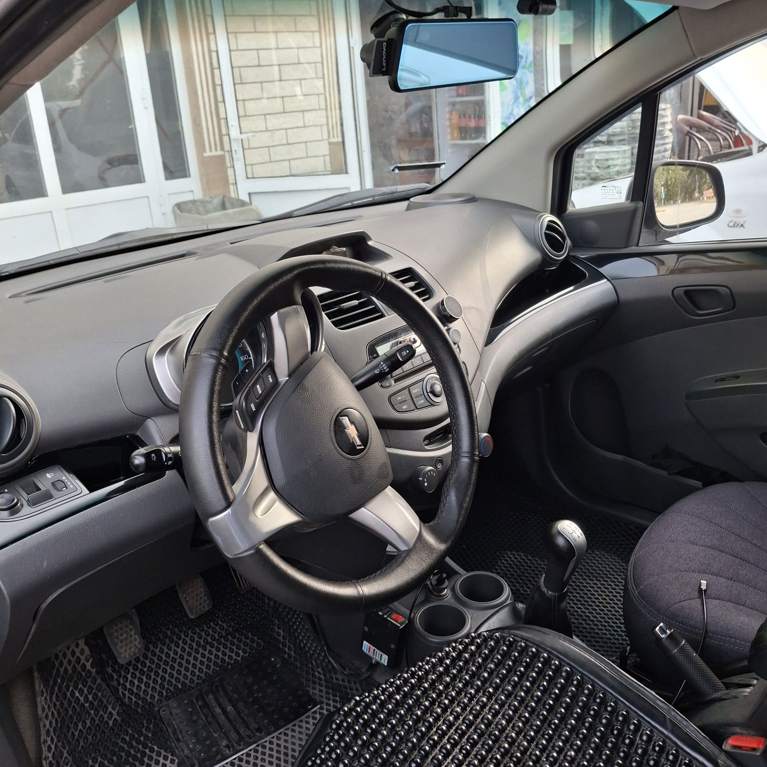 Chevrolet spark sotiladi srochna