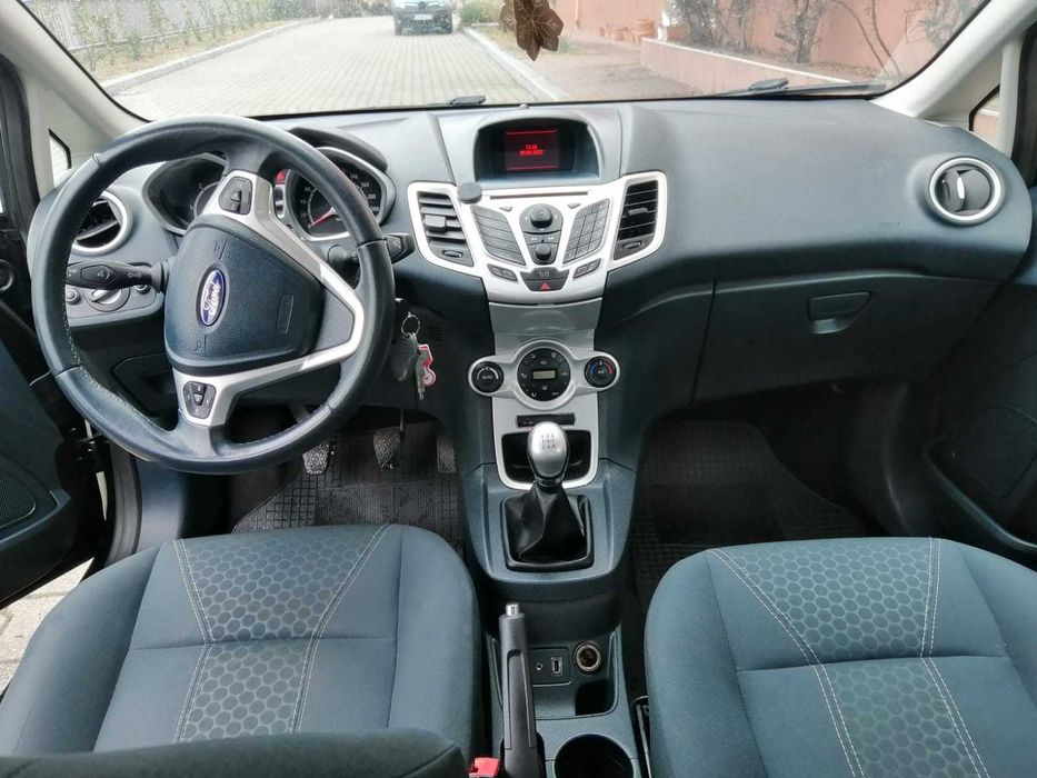 Ford fiesta titanium 2013