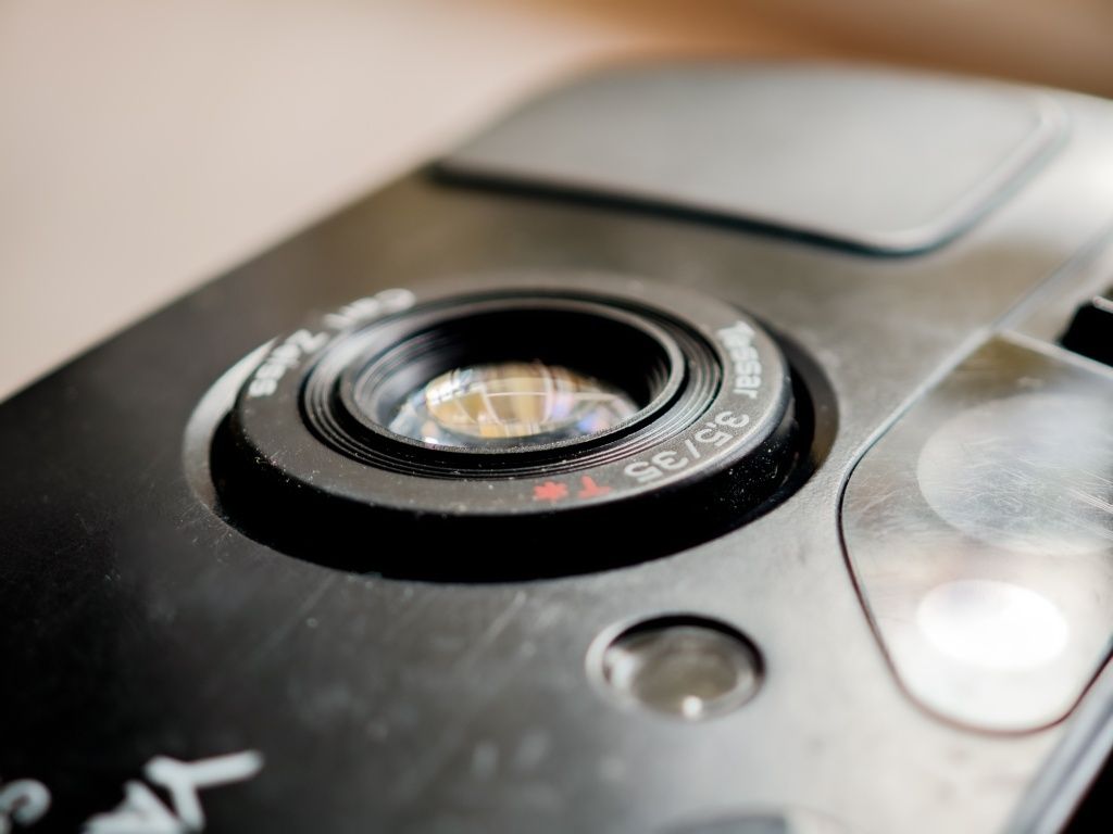 Yashica T5 (Carl Zeiss T* 3,5/35)