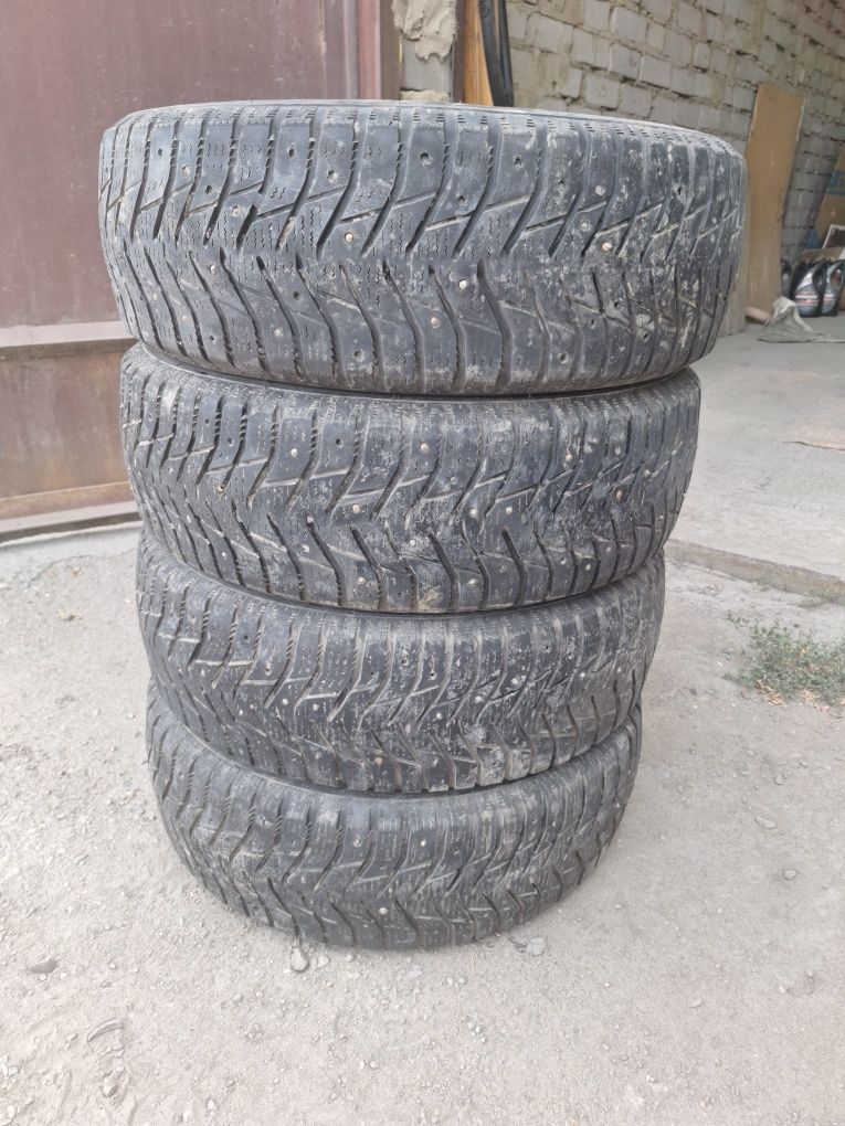 Продам шину зимную
