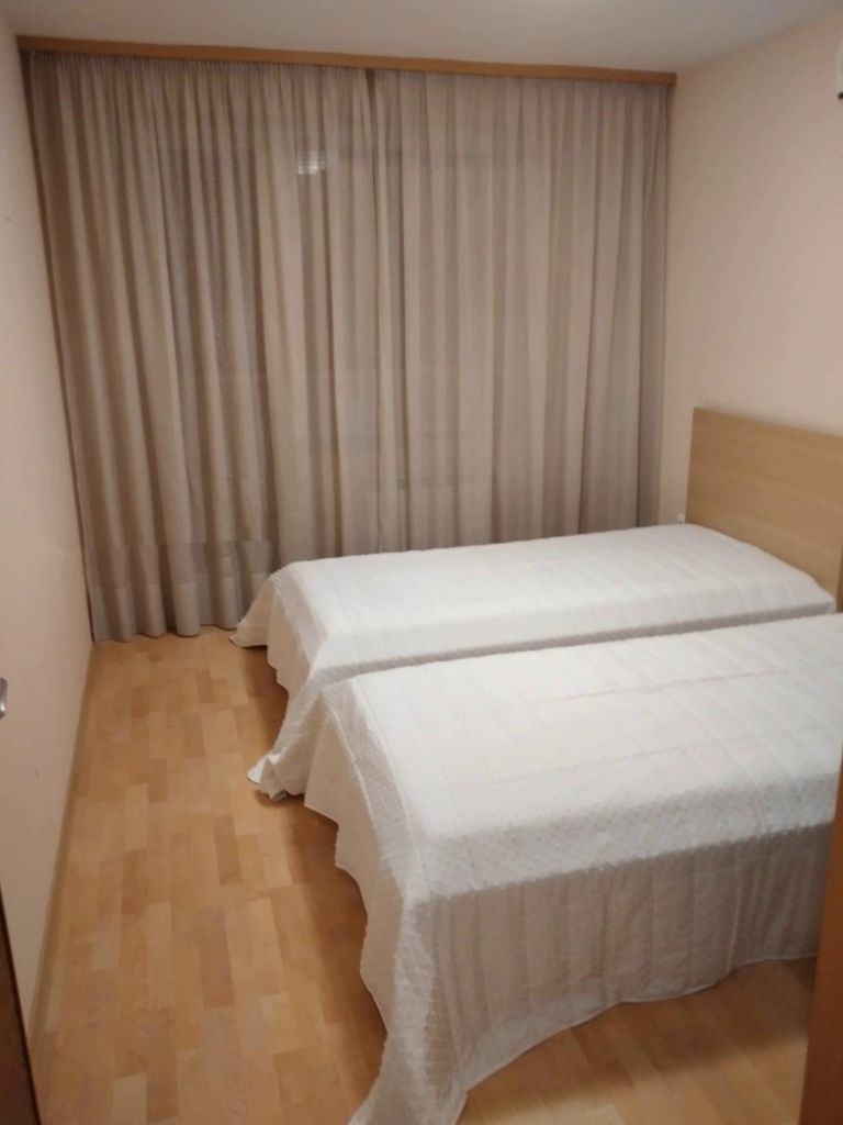 Дава се под наем Тристаен апартамент в София, Лозенец - 102 кв.м за 975 € - Снимка #3