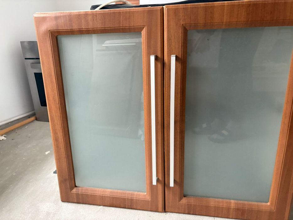 Vând dulap de pus vasele