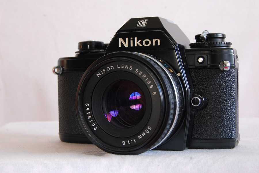 Nikon em cu obiectiv nikkor 1.8 50 E series, aparat foto slr cu film