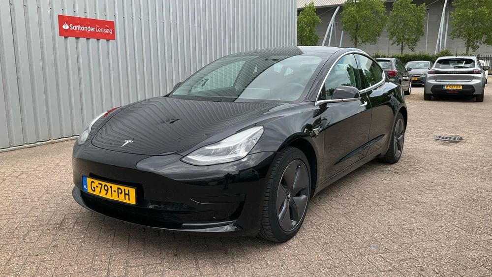 Tesla Model 3 Tesla Model 3 Standard Range Plus (RWD), model 2020.