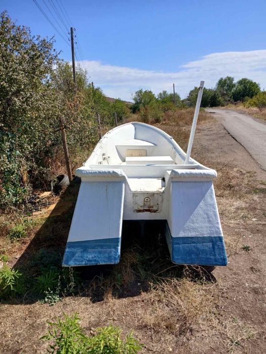Придавам рибарска лодка