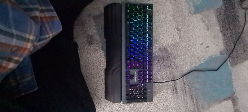 Tastatura Mecanica Neagra RGB