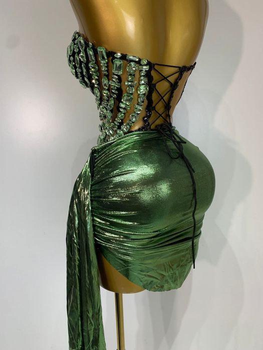 Vând rochie de seara eleganta cu pietre,purtată o singură dată