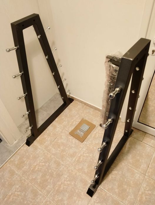 Продавам стойка за лостове тип пирамида