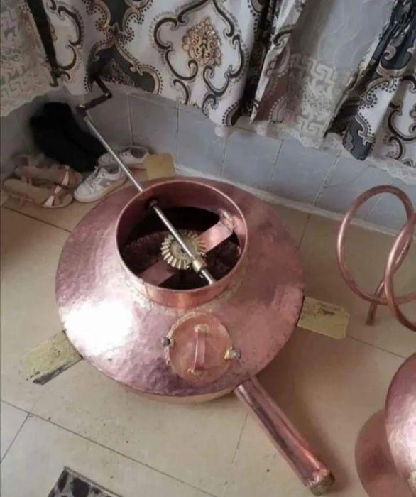 Vând un cazan de țuică din cupru alimentar capacitate de 250l cu fundu