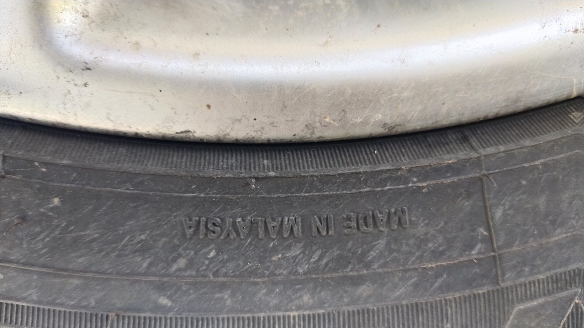 Продам шины б\у в отличном состоянии.