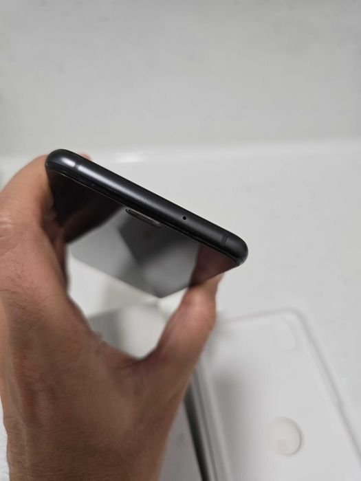 Huawei P20 • 128GB • 4GB RAM • Черен • Отлично състояние + кутия