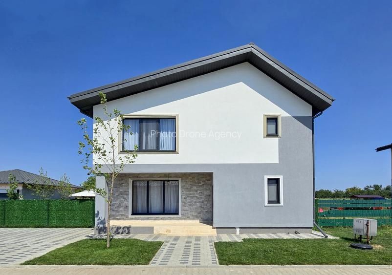 Vila casa partial mobilata, parter + etaj de vanzare în cartier rezide