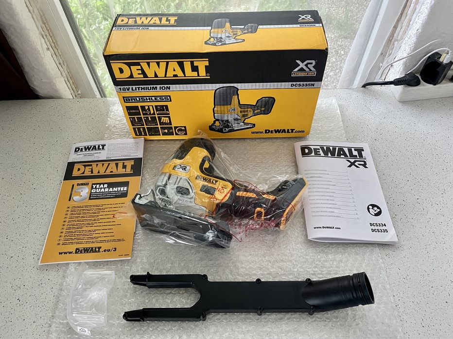 Pendular DeWALT DCS 335 XR. / (CZECH REPUBLIC.) Original Nou-nout !