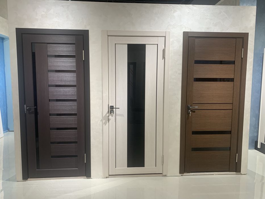 Vitrina eshiklar sotiladi