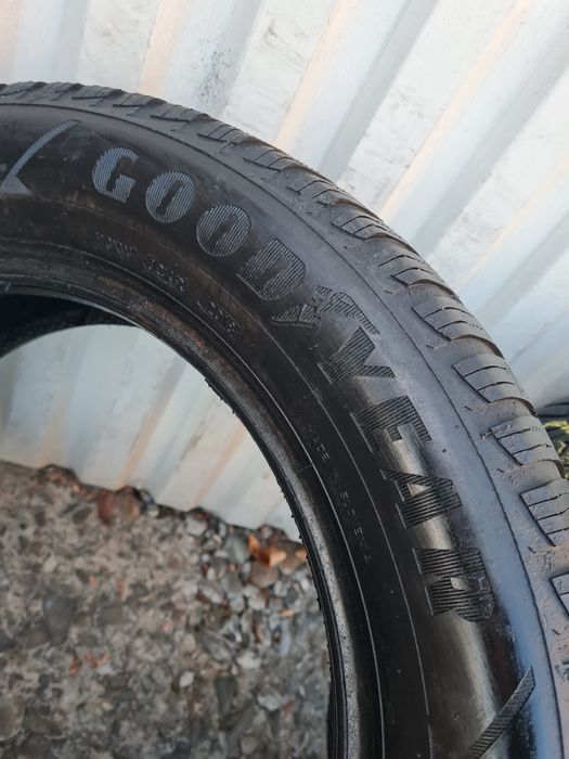 2 Anvelope de iarna *205/60R16*Goodyear*LICHIDARE STOC*75 Lei Buc*