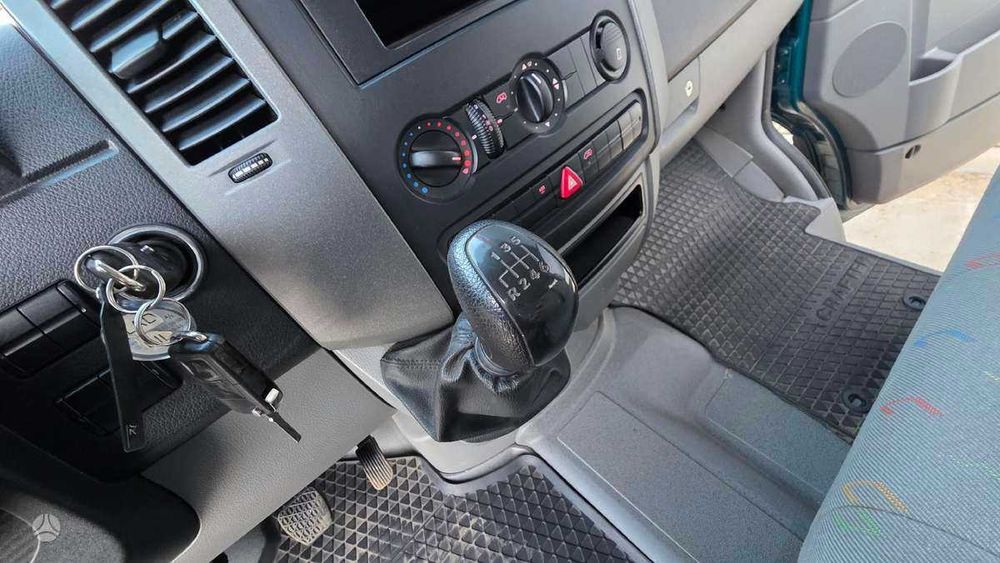 VW Crafter 2.5 TDI, 7 locuri, lada 3,50m