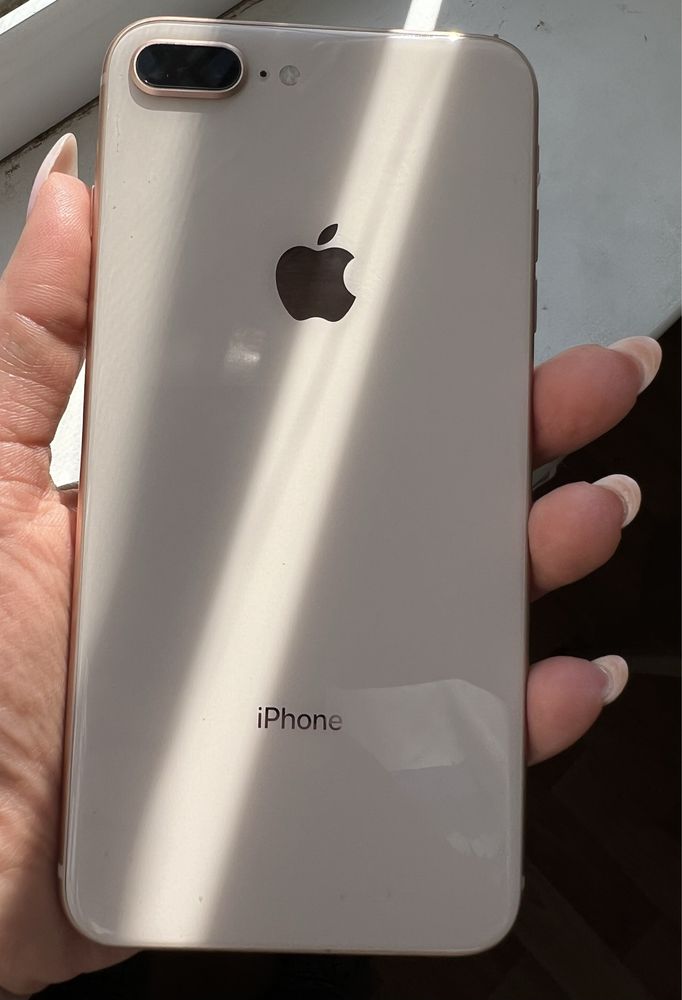 Iphone 8Plus 64 gold