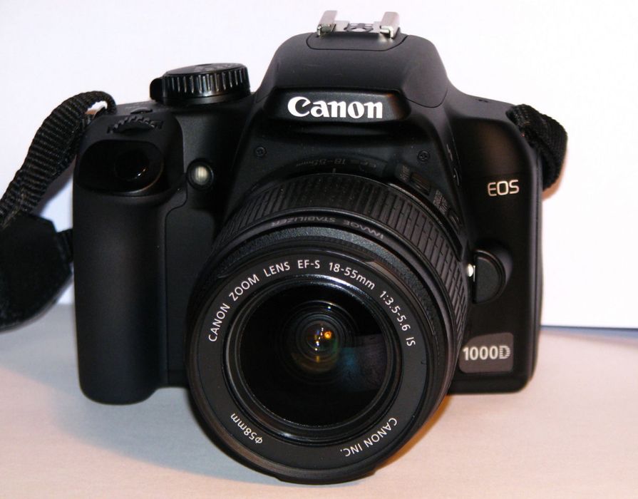 Canon 1000D с обектив