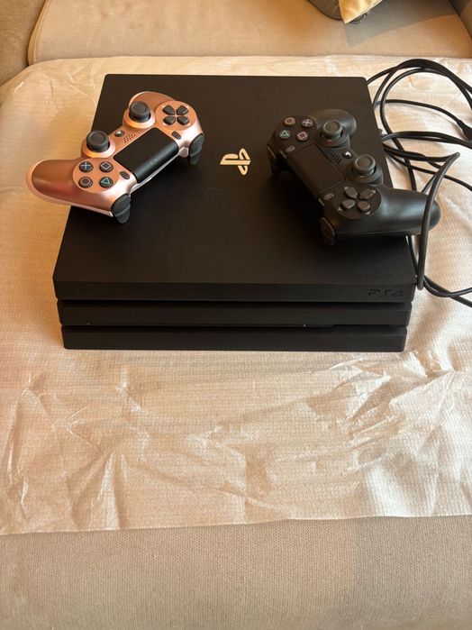 PLAYSTATION 4 PRO 1TB / Перфектен /