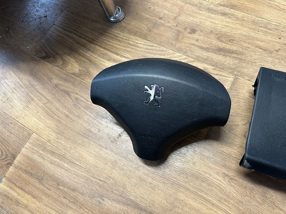 Airbag волан и airbag крака за Пежо 308