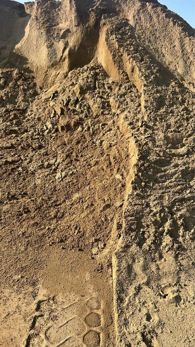 Nisip, piatră, balast, pământ