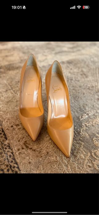 Christian Louboutin So Kate Nude